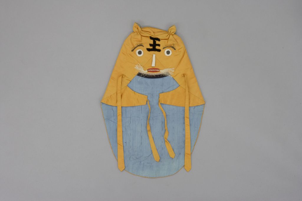 图片[1]-Apricot yellow satin tiger head cotton hood-China Archive